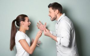 Read more about the article ۱۰ علت دعواهای بی‌دلیل زن و شوهر و راهکارهای مؤثر