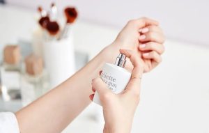 Read more about the article ۱۲ روش موثر برای افزایش ماندگاری عطر