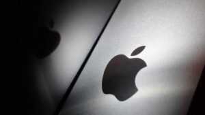 Read more about the article انقلابی در ارتباطات: آیفون با اتصال ماهواره‌ای امکان اشتراک‌گذاری بدون اینترنت را فراهم می‌کند