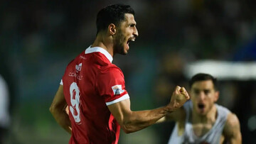 علی علیپور در حال مذاکره با مدیران پرسپولیس